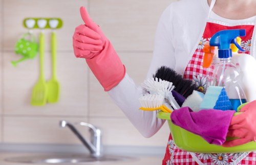 Professional move-out kitchen cleaning in SE19