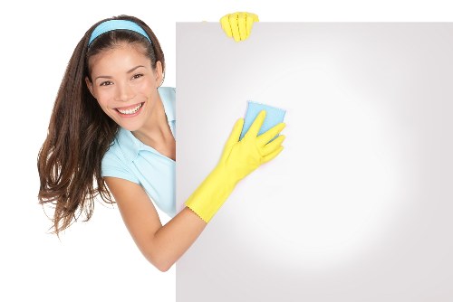 Local deep cleaning in SE19 focusing on bathrooms, tiles, and fixtures